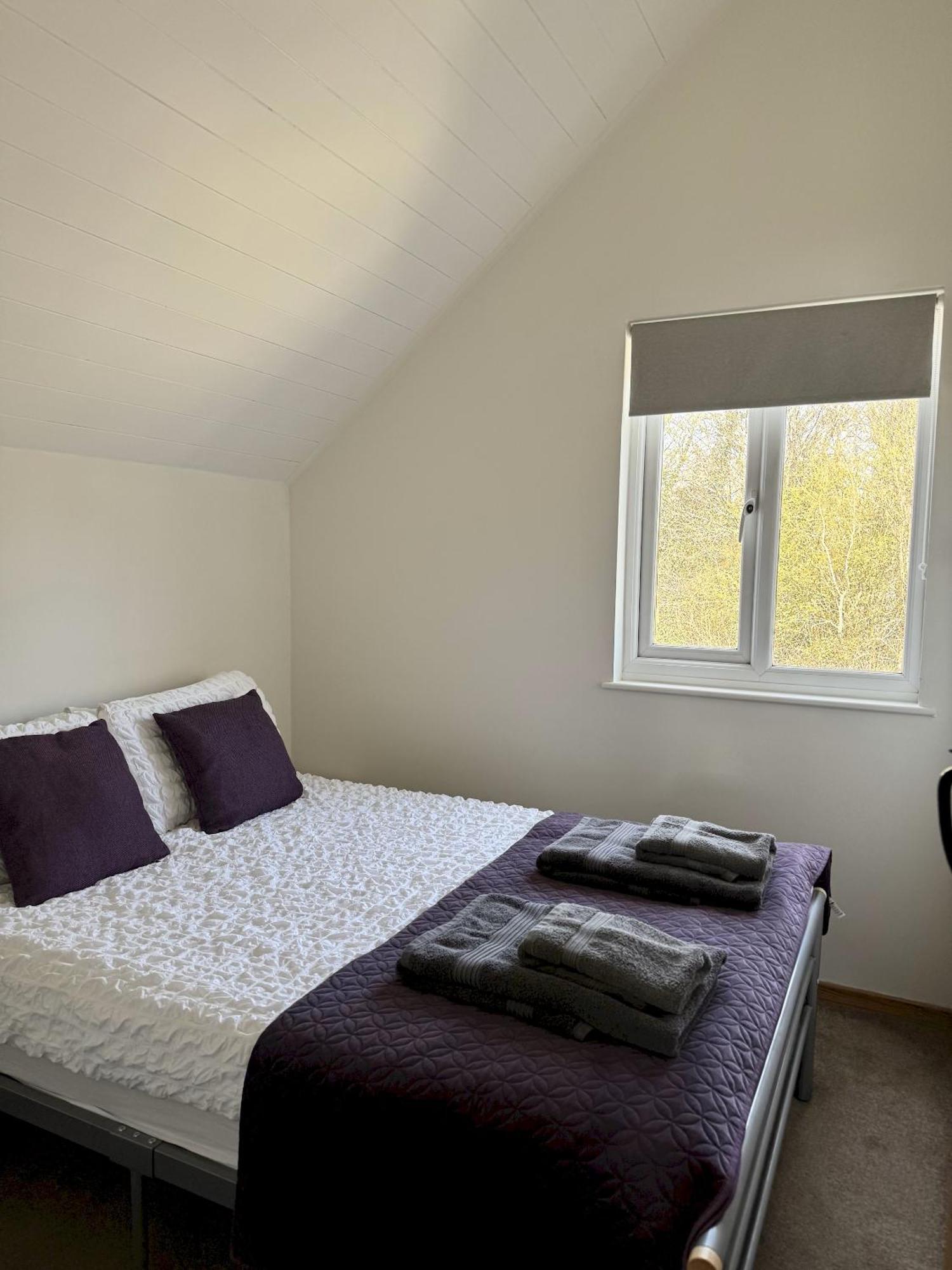 Medway Hot Tub Lodge South Cerney Zewnętrze zdjęcie