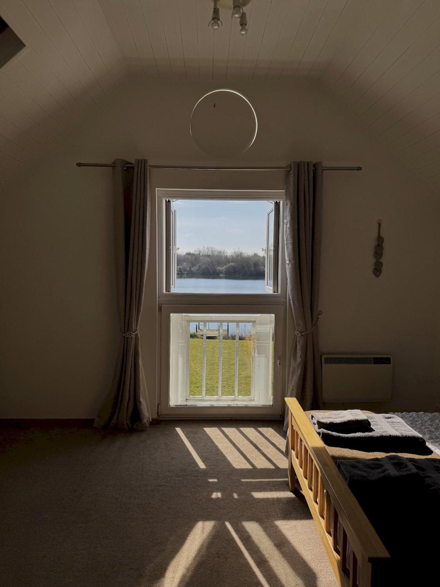 Medway Hot Tub Lodge South Cerney Zewnętrze zdjęcie