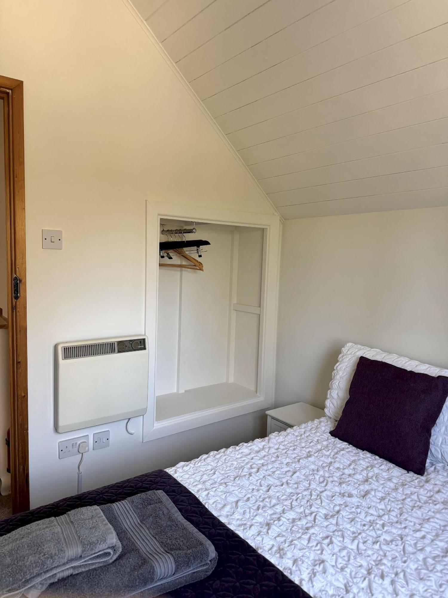 Medway Hot Tub Lodge South Cerney Zewnętrze zdjęcie