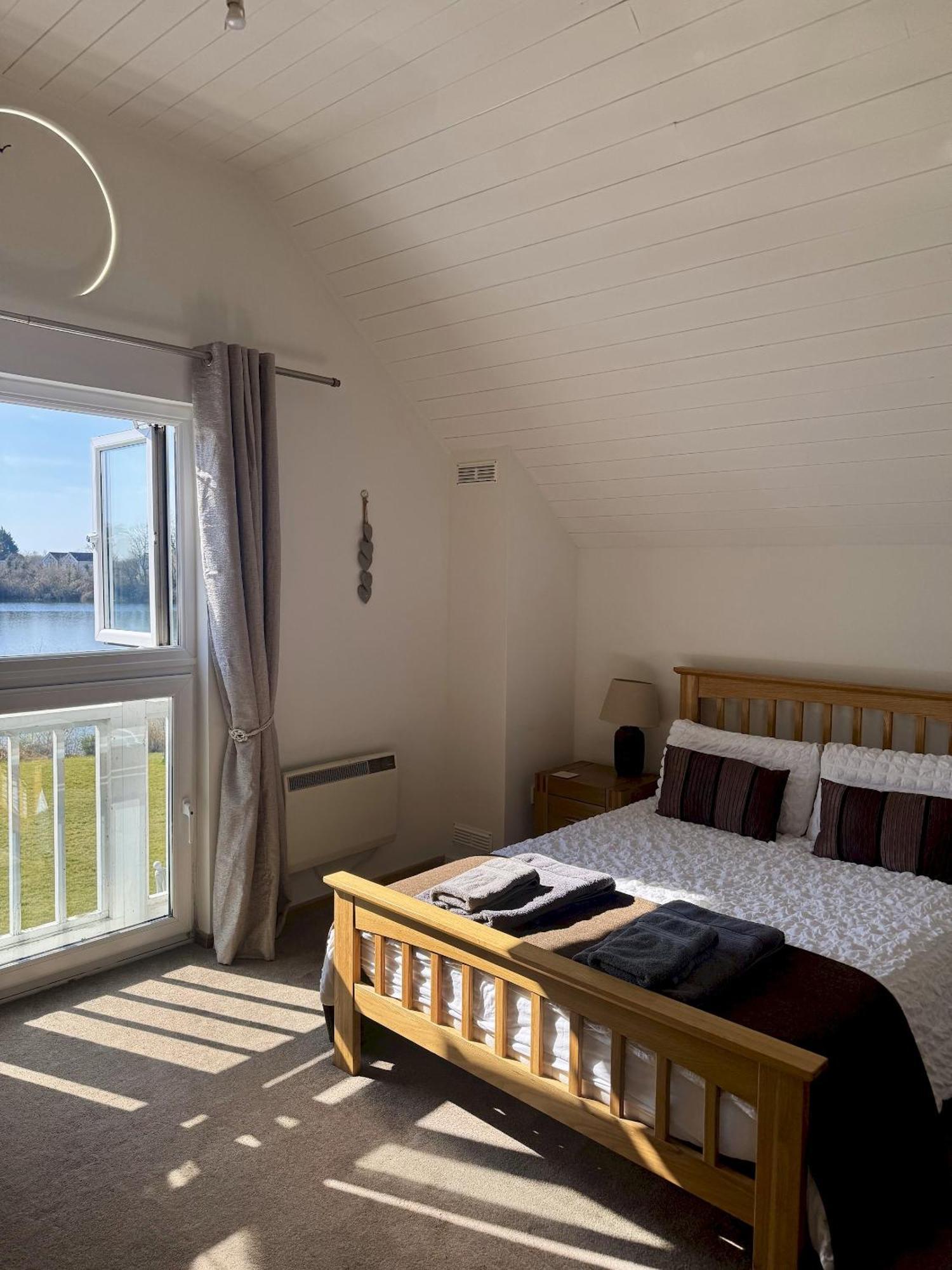 Medway Hot Tub Lodge South Cerney Zewnętrze zdjęcie